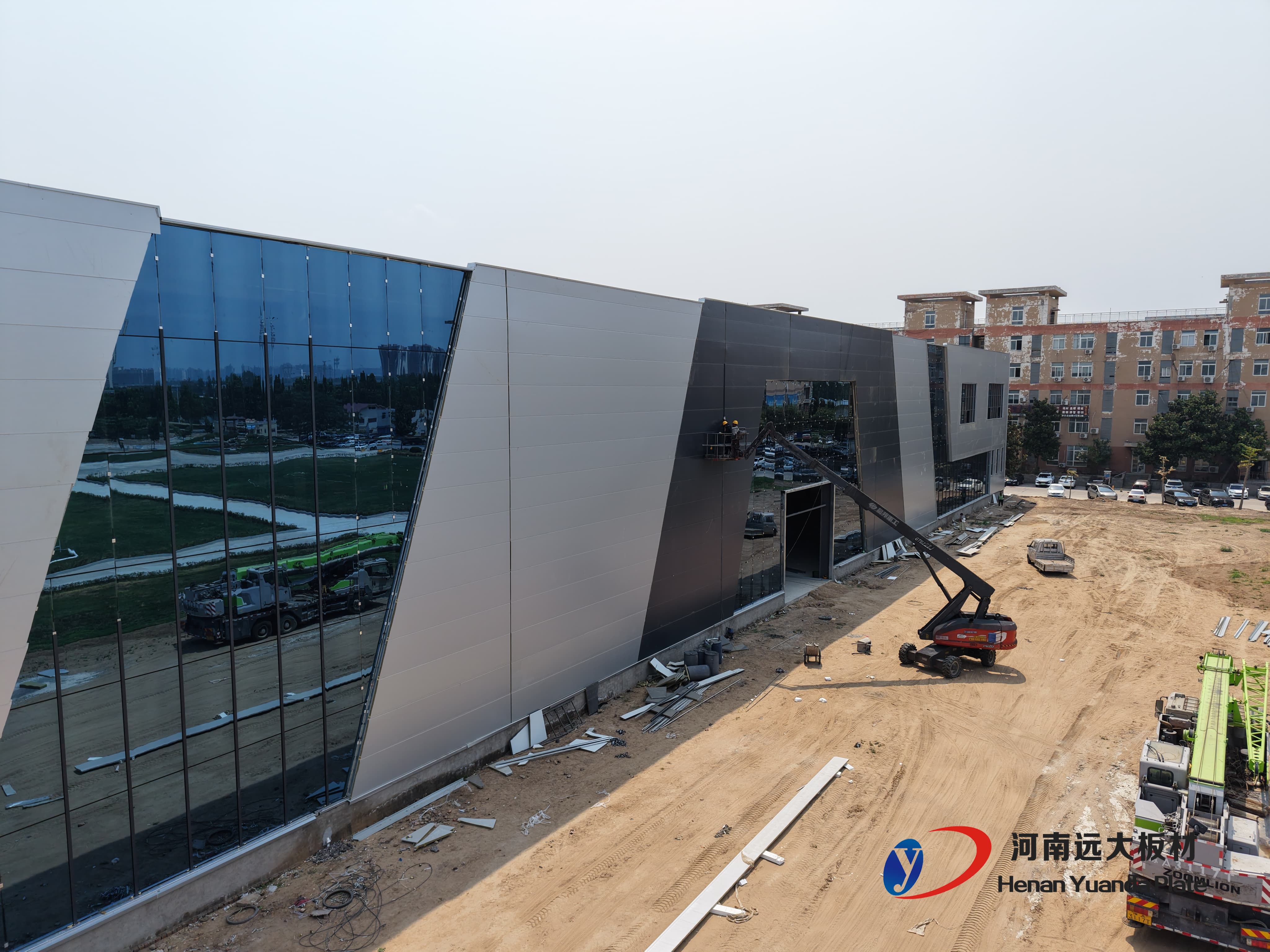 傳統板材VS聚氨酯夾芯板：在建筑效率與能耗上，差距竟然這么大！